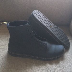 Tobias Dr. Martens US 12